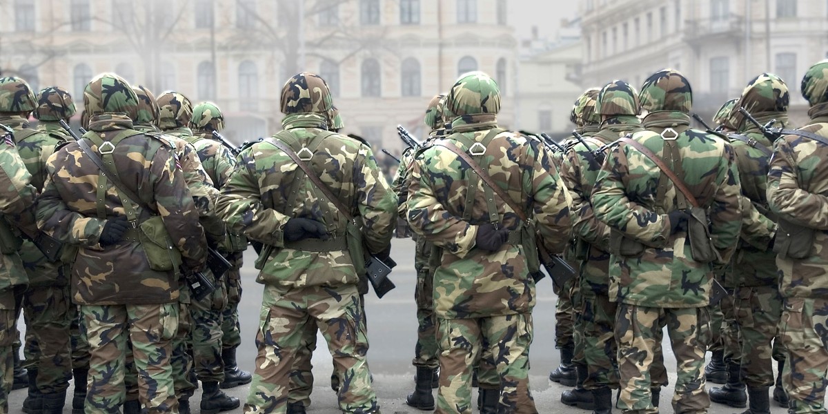 Powołanie do wojska jako rezerwista. Należy ci się zwrot pieniędzy i dodatki. Jak je uzyskać?