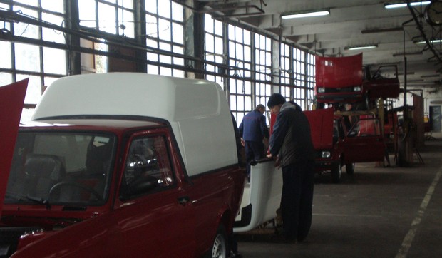 100049_vojzastava0203so-zastava-spec-automobili