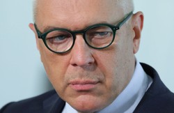 "Wyborcza dziupla PiS" kontra "kolejny kapiszon Giertycha". Spór o banery wyborcze Romanowskiego