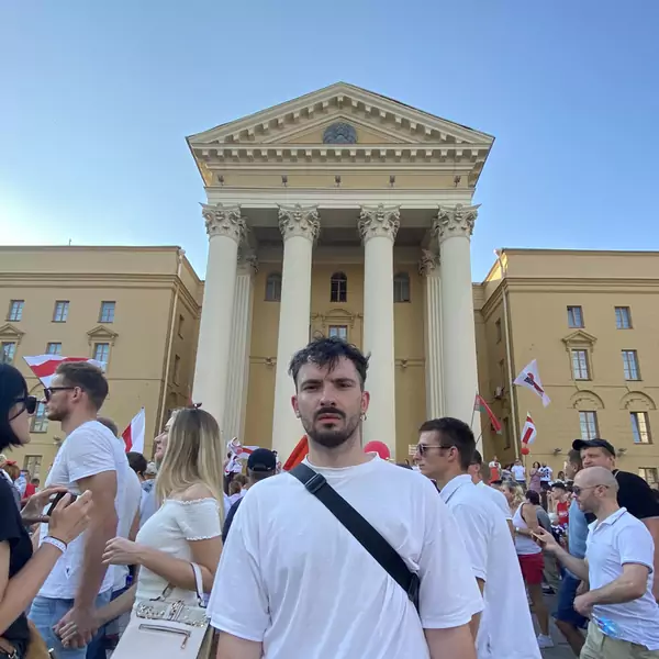 Nick Antipov, kolumna protestujących pod siedzibą KGB w Mińsku
