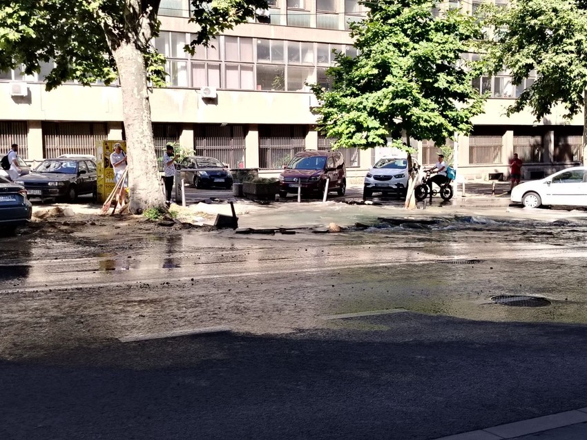 Pukla cev u Kraljice Marije
