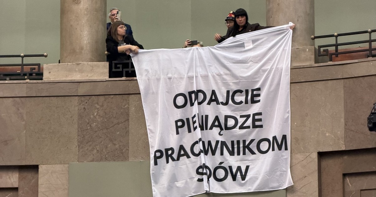 Straż Marszałkowska interweniowała na sali obrad. "Oddajcie pieniądze"