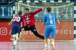 LM piłkarzy ręcznych. Wisła przegrała z Barceloną trzema bramkami