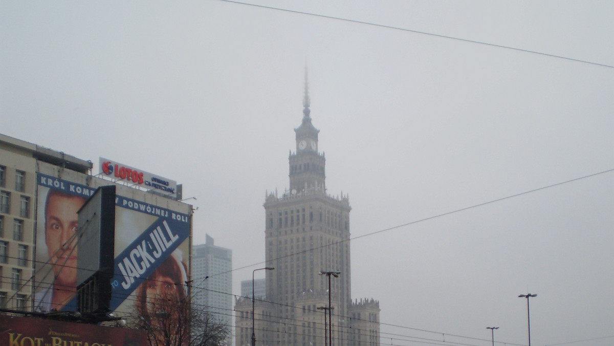 - Lepiej dmuchać na niewybuch, niż zbierać potem ruiny - mówi w rozmowie z Onetem o akcji saperów w centrum Warszawy Wojciech Szmajda, saper i ostatni szef sztabu 3. pułku saperów z Dębicy. Na budowie II linii metra w stolicy znaleziono ogromny pocisk ważący, wedle saperów, ok. 1,5 tony.