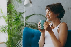 Kawa flat white stała się przebojem. Czy jest zdrowa?