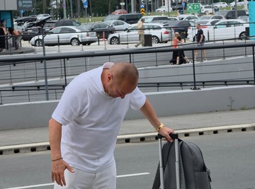 "OSTAVILA ME ŽENA, IDEM U LUDNICU" Đani U BELOM na aerodromu, šokirao izjavom o Slađi! (VIDEO)