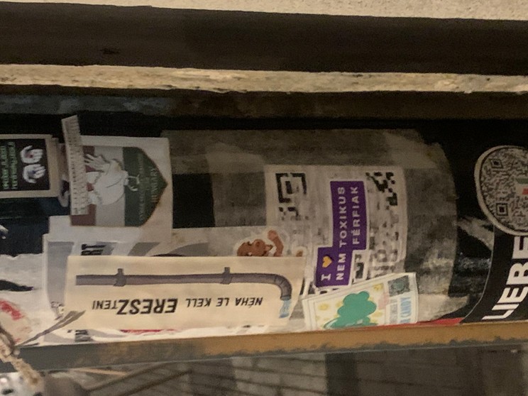 Nyilván nem lehet kihagyni a szóvicceket