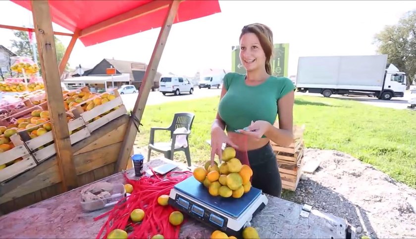 Zdobyła popularność... sprzedając mandarynki. Piękność z bazarku podbiła Chorwację