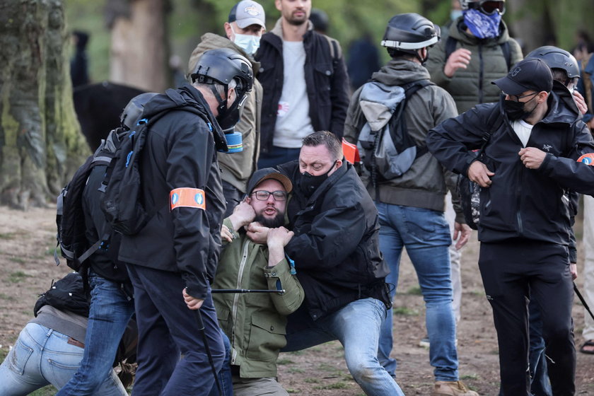 Impreza pod chmurką w dobie pandemii. Policja użyła armatek wodnych