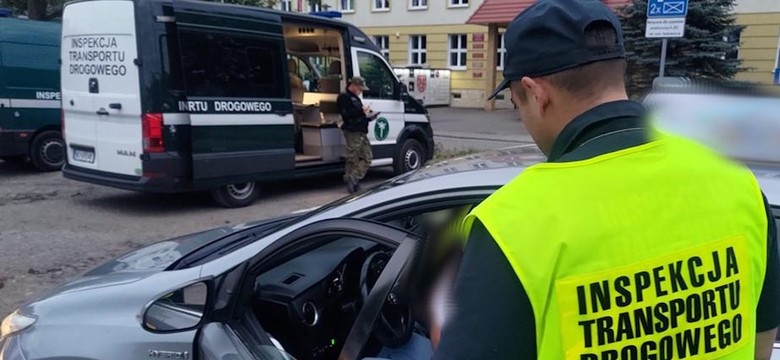 Zaglądają do aut, sprawdzają dokumenty. Nowe przepisy i masowe kontrole drogowe