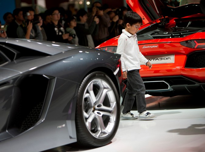 Salon samochodowy w Szanghaju... Jest na czym zawiesić oko :)