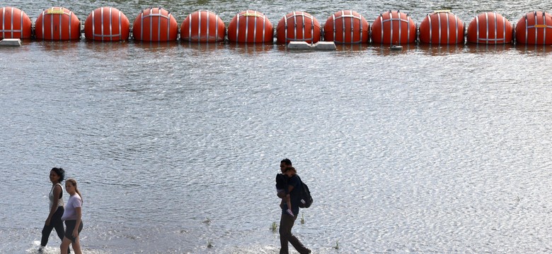 Bariera przeciw imigrantom na Rio Grande. Sąd zmienia decyzję