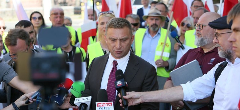 Prokuratura postawiła zarzuty Robertowi Bąkiewiczowi. Chodzi o znieważenie funkcjonariuszy na granicy