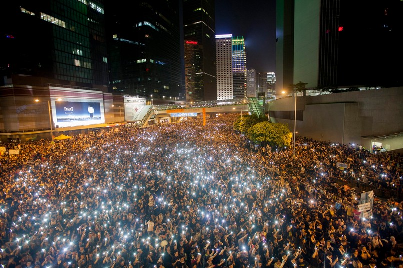 Demonstranci żądają dymisji szefa lokalnych władz. Władze w Pekinie ostrzegają, że protesty są nielegalne.
