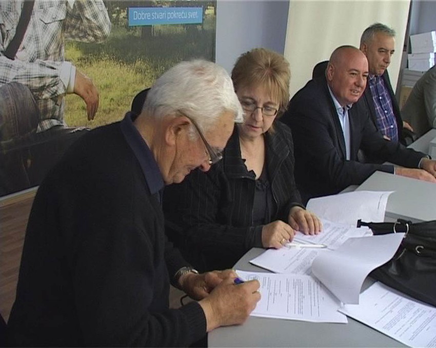 Svoj status do odlaska u penziju rešiće 22 osobe. Potpisivanje ugovora