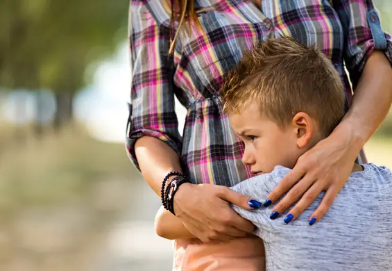 Matka pozywa nauczyciela: nie pozwolił jej synowi pójść do łazienki w czasie lekcji