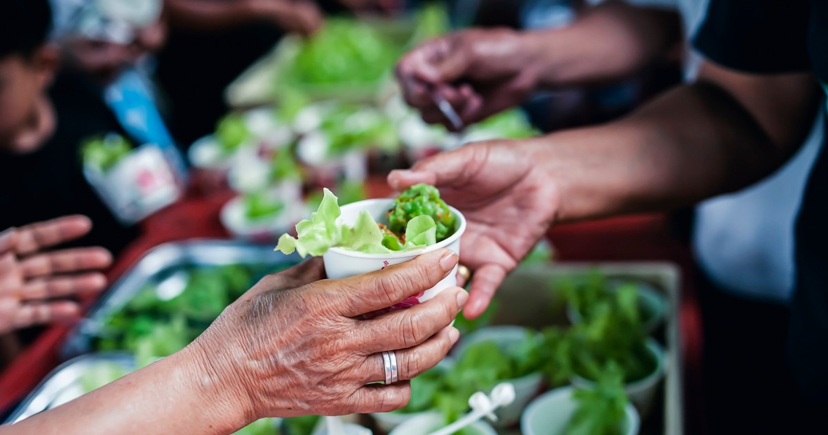 Osoby, które to jedzą, mają mózg młodszy o 11 lat. Co jeść, by wolniej się starzeć i być zdrowym