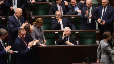 Ustawa o jawności życia publicznego mogła zaszkodzić Kaczyńskiemu. Rząd wstrzymał projekt