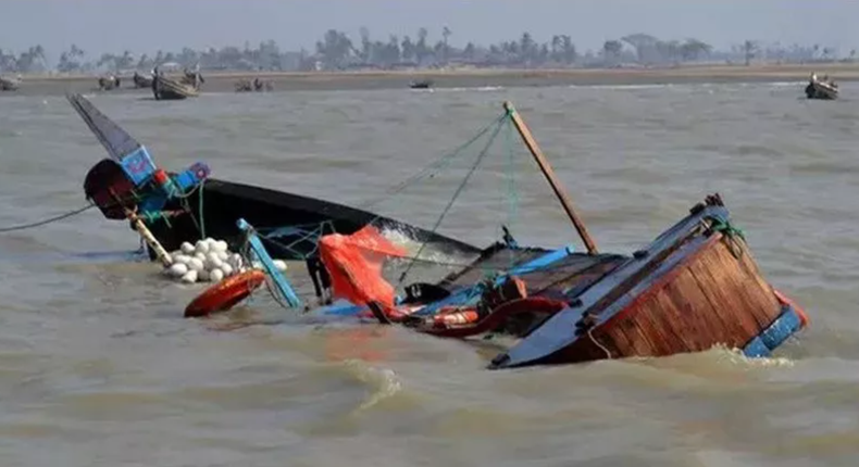 Boat capsizes on Volta Lake