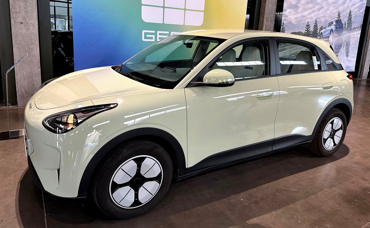 Chiński samochód elektryczny Geely EX2 podczas prezentacji dla polskich dziennikarzy