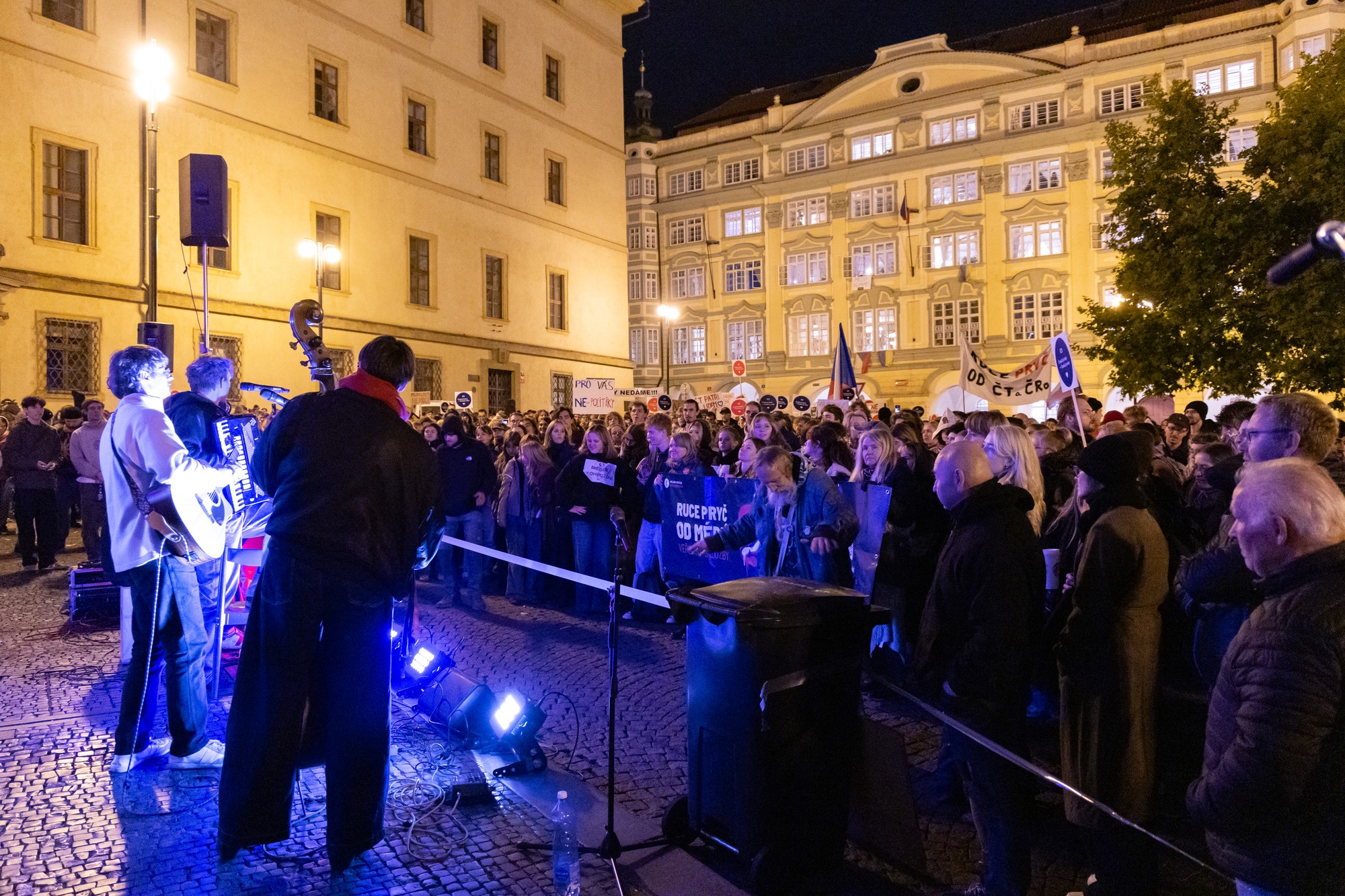 Protest proti snahe vlády Andreja Babiša zrušiť koncesionárske poplatky v Prahe.