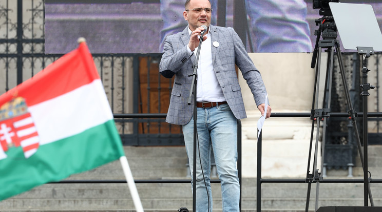 Nagy János, Szigetszentmiklós polgármestere a tüntetésen / Fotó: Korponai Tamás