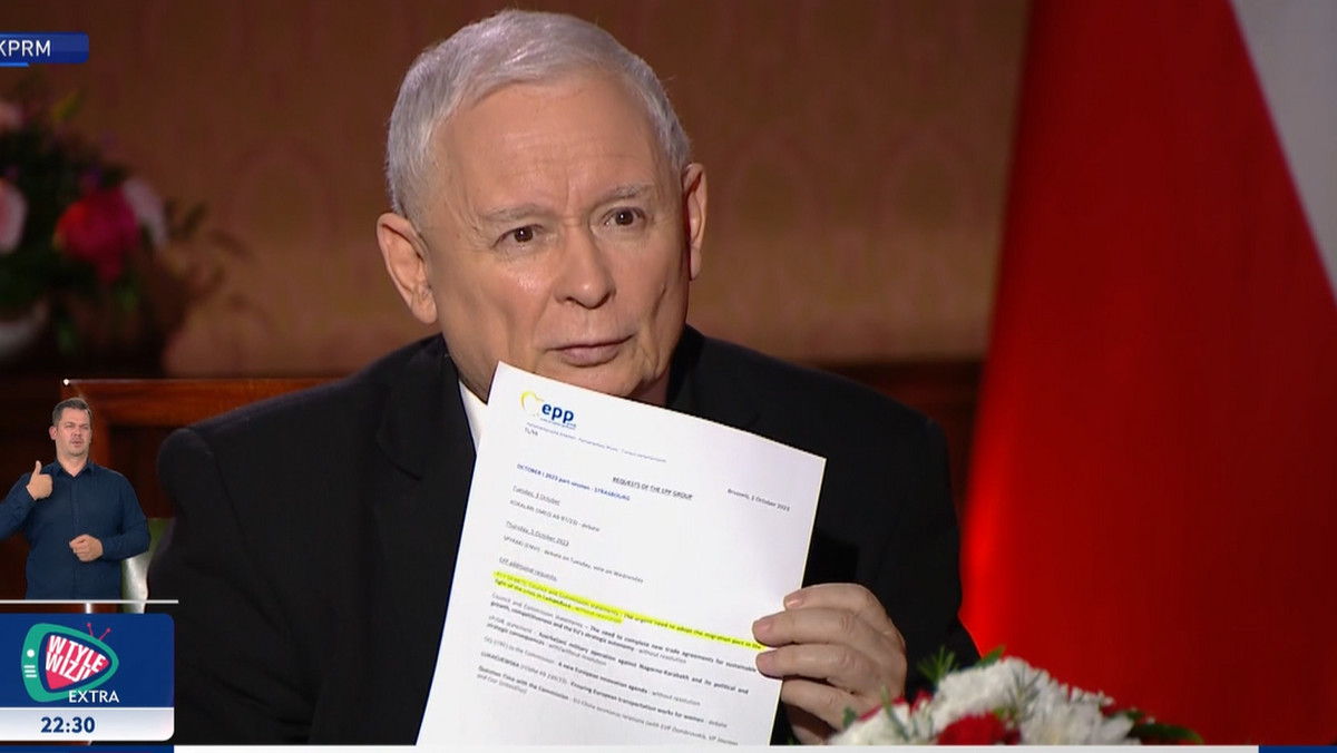 Kaczyński wystąpił w TVP. Pokazał na antenie dokument