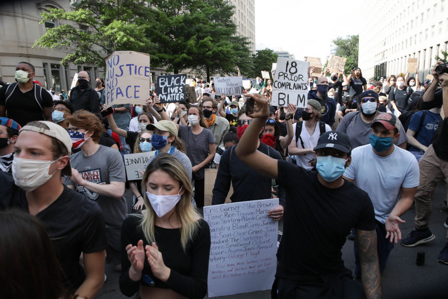 Demonstrujący domagają się walki z systemowym rasizmem w USA