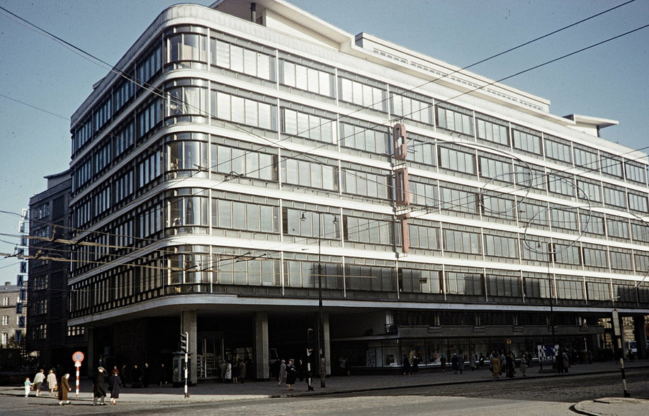 eDeT w roku 1960 i obecnie. Źródło: http://collections.lib.uwm.edu/, Autor: Harrison Forman i Adrian Grycuk, CC BY-SA 3.0 PL, via Wikimedia Commons