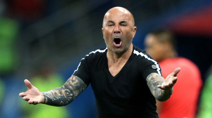 A szurkolók és a játékosok szerint is Sampaoli kapitány a gyenge szereplés oka /Fotó: Getty Images