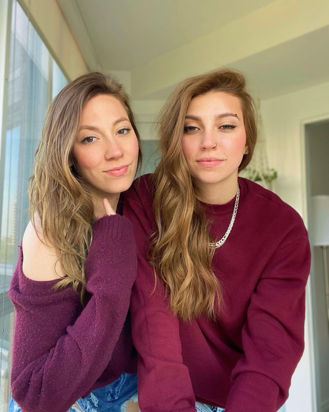 Kanaďanky Carley Gonschior a Mercedes Stewart tvoria dva roky pár, no ich idylka môže rýchlo skončiť. 