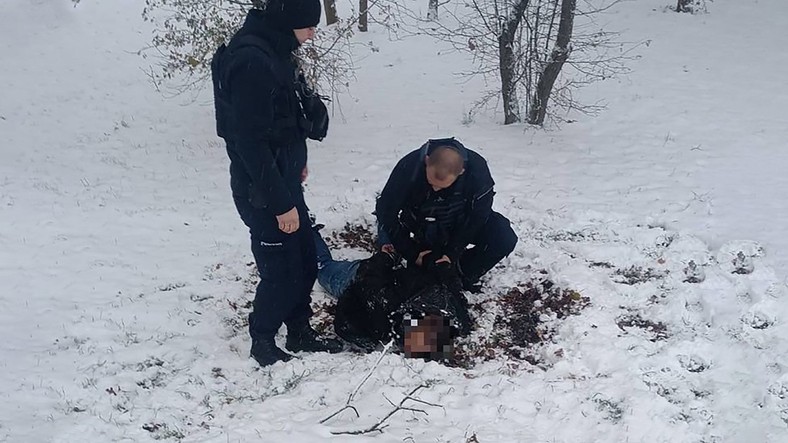 Moment zatrzymania Maksymiliana F. we Wrocławiu przy ul. Kanałowej 