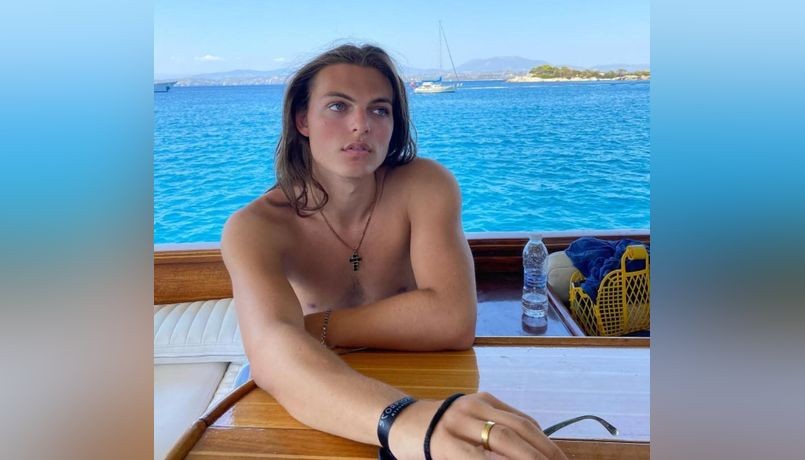 Model Damian Hurley: Jeho dlhé vlasy dlho vzbudzovali kontroverzie.