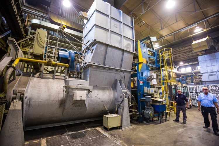 <b>Na zdjęciu:</b> Piec odlewniczy do aluminium w odlewni koncernu Volkswagen AG w Poznaniu
<br><br>rpo/ dym/
<br>fot.  (mr) PAP/Marek Zakrzewski