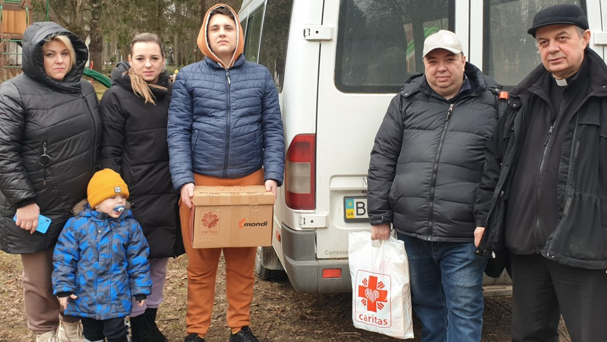 <strong>Fundacja PGE przekazała Caritas Diecezji Rzeszowskiej darowiznę w wysokości 100 tysięcy złotych z przeznaczeniem na celową pomoc dla uchodźców z terenów objętych wojną na Ukrainie. Wsparcie dla potrzebujących koordynuje Wojewoda Podkarpacki. </strong>