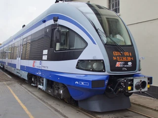 Pociąg ED74 w barwach PKP Intercity