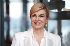 Kolinda ZAPANJILA IZGLEDOM na novim slikama, ovakav struk nije imala ni sa 20! Zbog ZDRAVSTVENIH PROBLEMA prešla na NOVU DIJETU, podmladila se i sredila krvnu sliku