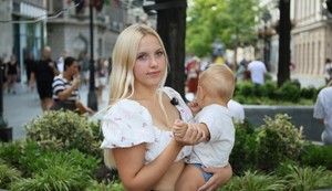 Mlada majka