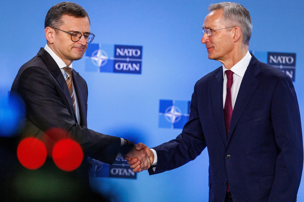 Drugi dzień szczytu NATO. Szef sojuszu Jens Stoltenberg i Dmytro Kułeba, minister spraw zagranicznych Ukrainy