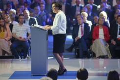 'Może to jest jego marzenie...'. Kopacz wybija Sikorskiemu 'jedynkę' z głowy