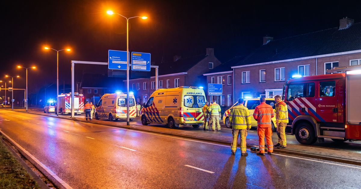 Zes jongeren gewond na botsing tegen boom in Tilburg, bestuurder (18) testte positief op alcohol
