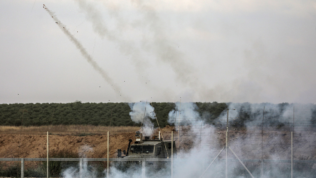 Samoloty izraelskie dokonały w nocy z soboty na niedzielę ataku na cele Hamasu w Strefie Gazy po wcześniejszym ostrzelaniu ze Strefy terytorium izraelskiego - poinformował rzecznik armii Izraela.