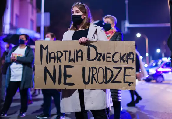 Jak doszliśmy do torturowania kobiet? Będą musiały rodzić płody bez czaszek