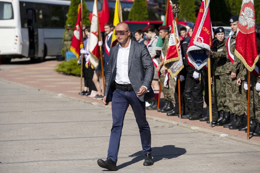 Poseł Zieliński jeździ rządową limuzyną