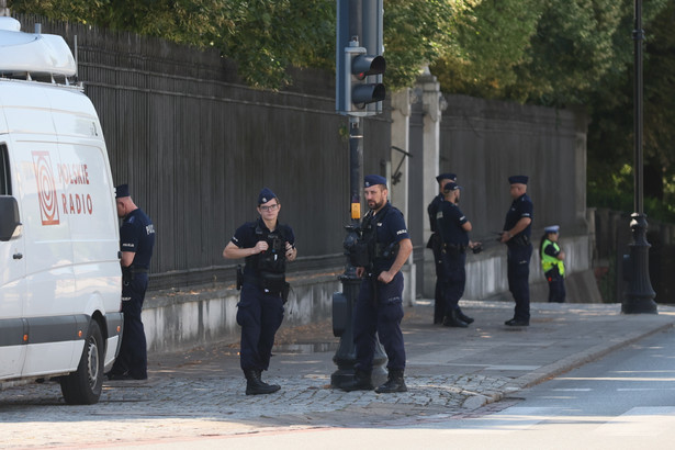 Policja w centrum stolicy pilnuje bezpieczeństwa. Prezydent Wołodymyr Zełenski już jest w Warszawie