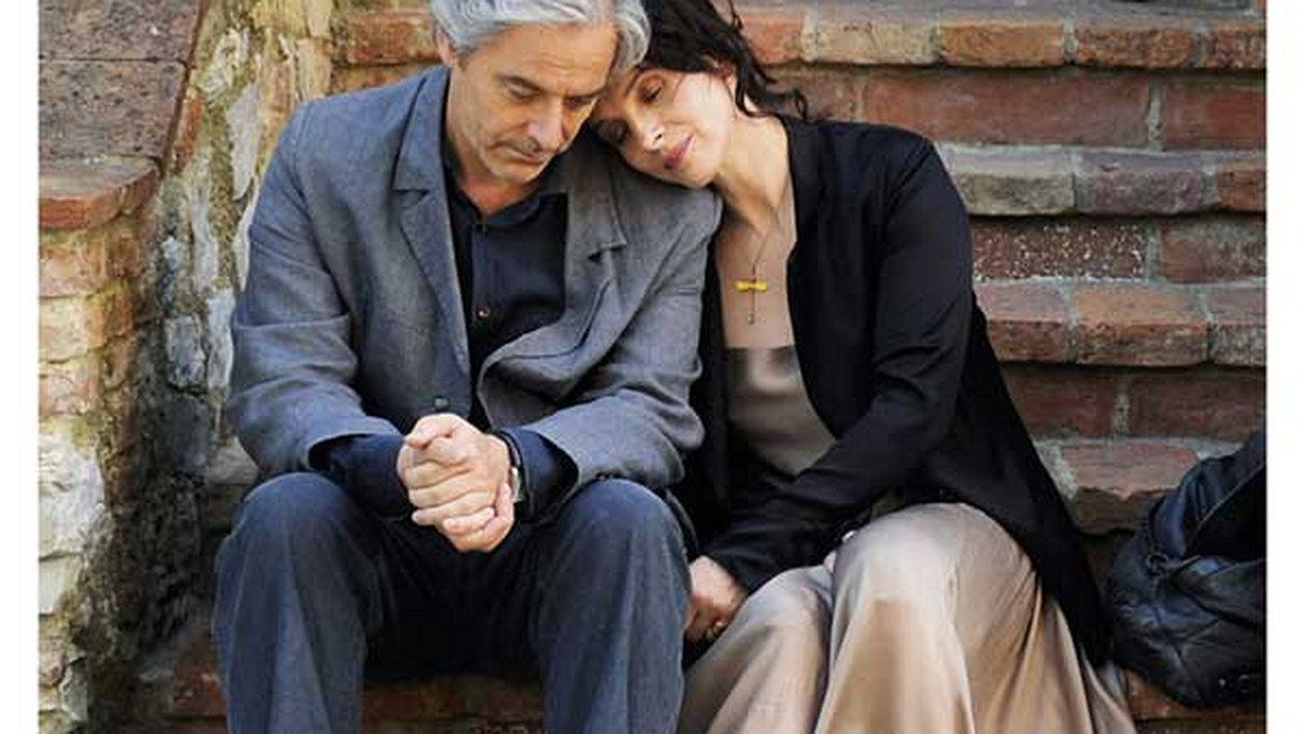 "Zapiski z Toskanii" mistrza światowego kina Abbasa Kiarostamiego to subtelna opowieść o naturze związków między kobietą i mężczyzną z wybitną, nagrodzoną w Cannes rolą Juliette Binoche. W polskich kinach "Zapiski z Toskanii" zagoszczą już 9 marca.