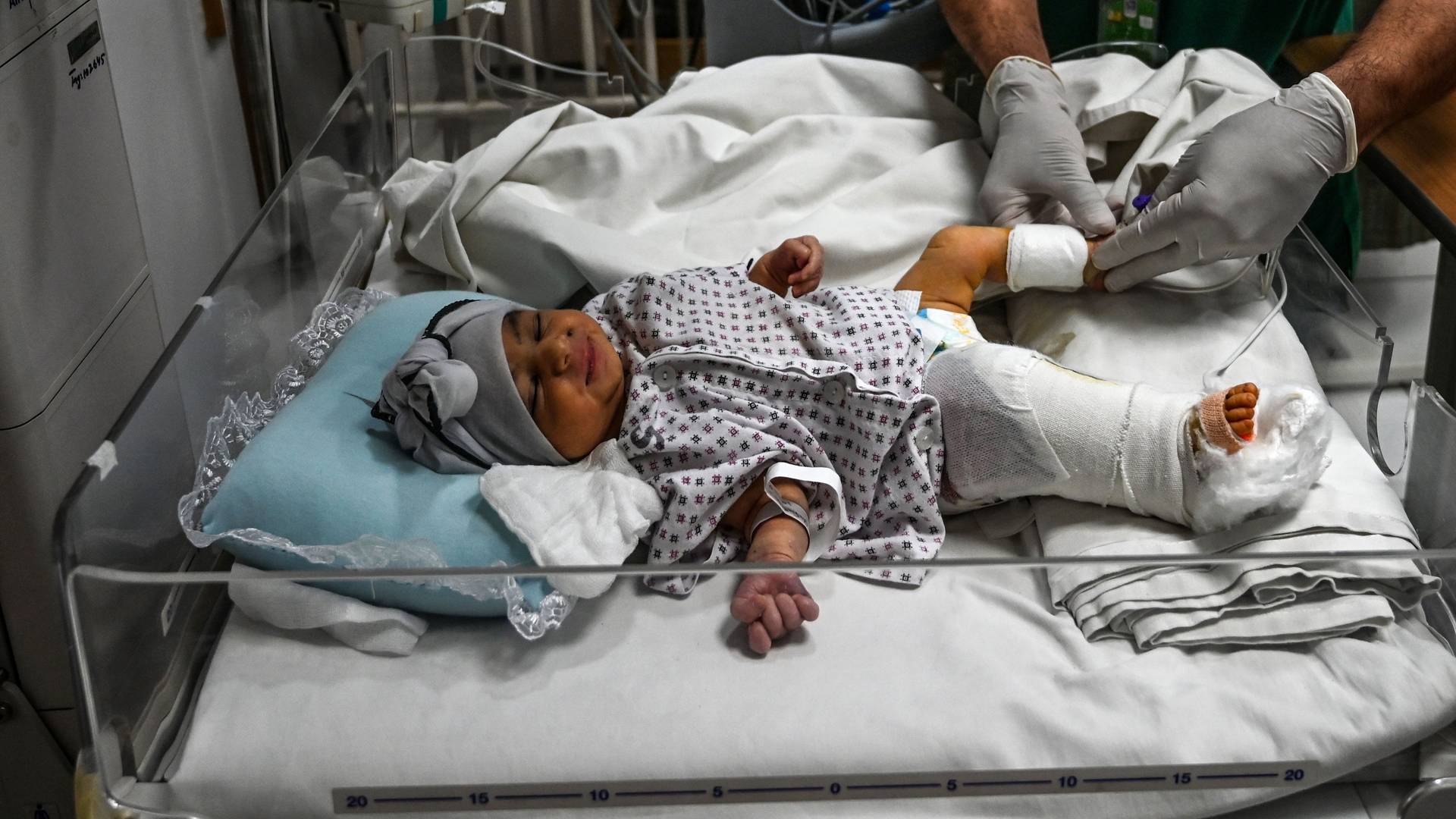 Neugeborenes Baby wird zweimal angeschossen – in tragischer Krankenhaus-Schießerei