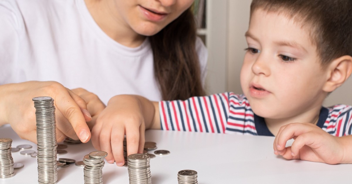 Czy ojczym musi płacić alimenty na dziecko? Z czego wynika obowiązek alimentacyjny