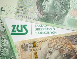 500 złotych dla seniorów co miesiąc – świadczenie przyznawane dożywotnio. Jakie warunki trzeba spełnić, żeby dostać dodatkowe pieniądze z ZUS?