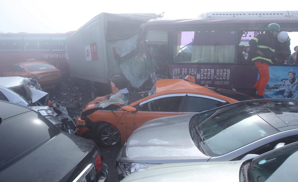 SOUTH KOREA MASS COLLISION (Chain collision on bridge in fog)